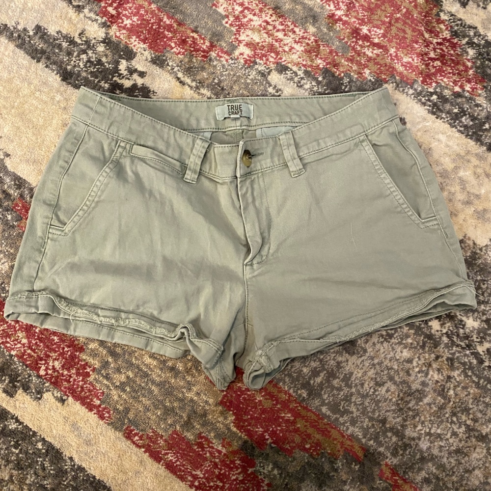 True Craft size 7 Sage denim shorts